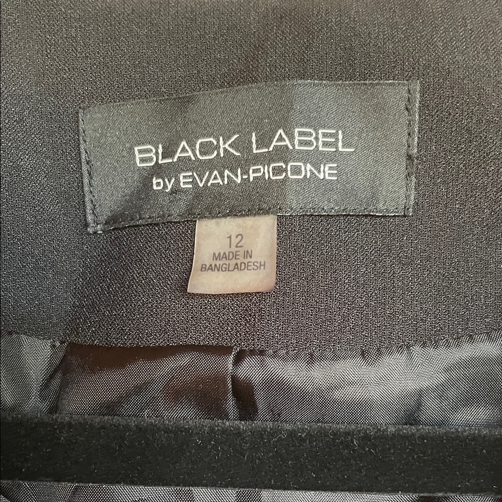 Evan Picone Elegant Black Blazer with Silver Zipper Details - Picture 2 of 5